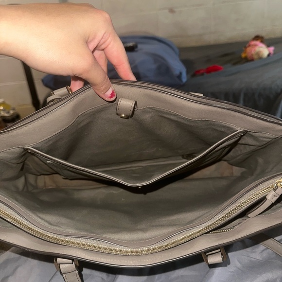 TORY BURCH ROBINSON TOTE - Picture 9 of 15